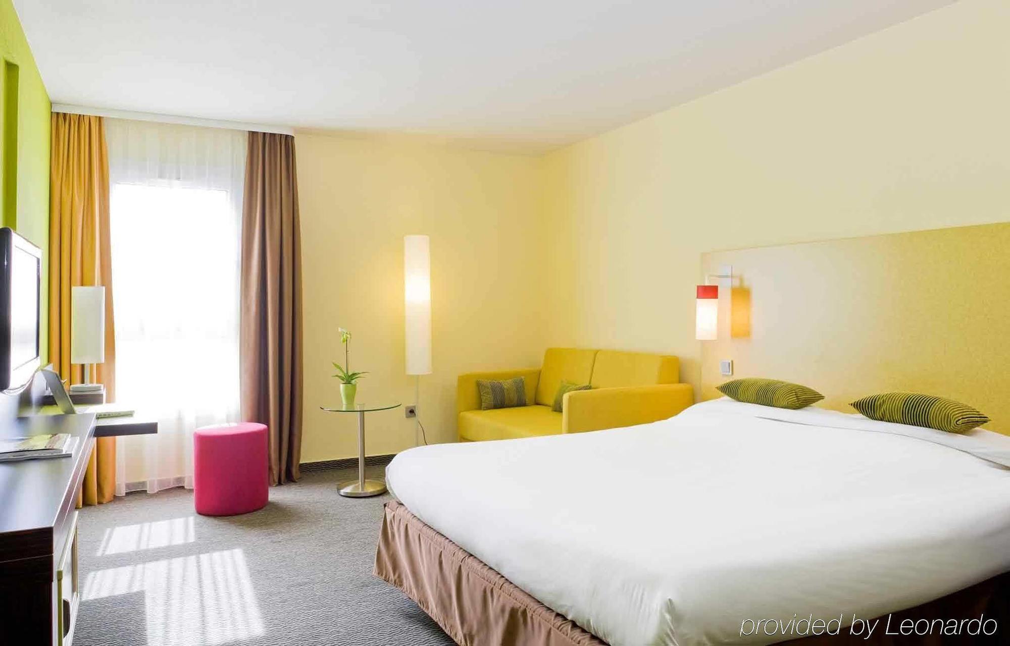 Ibis Styles Centre Port Nizza